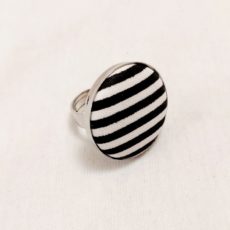 Fekete-fehér csíkos textil gyűrű