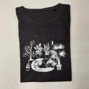 Macska növények között (cat plant) póló fekete