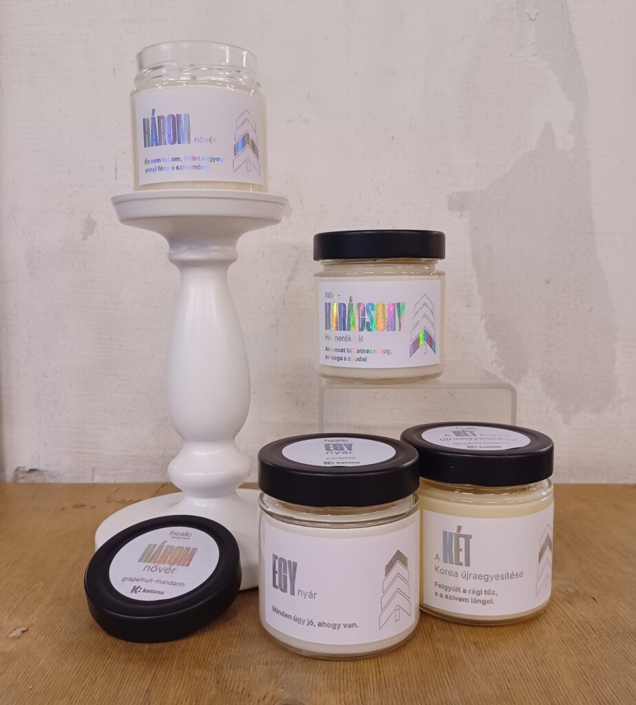 Katonás adventi gyertya